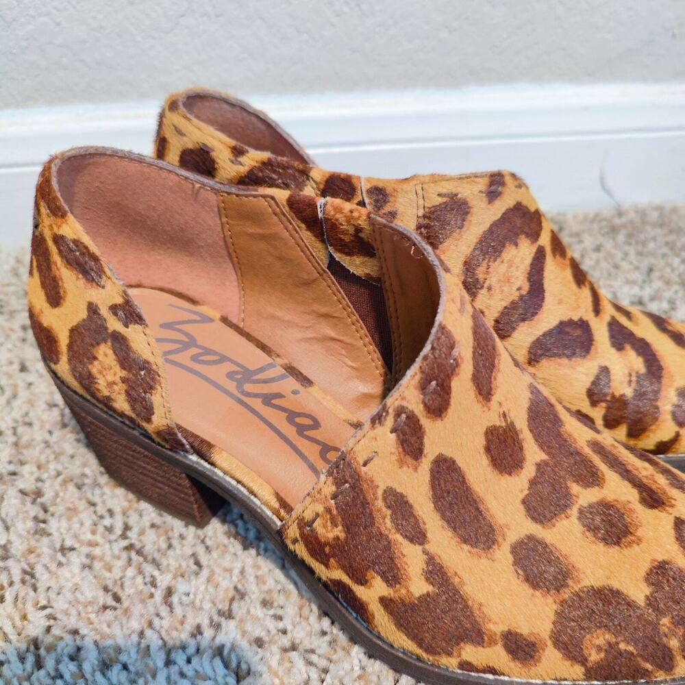 Zodiac Women8 Maddie Leopard Print Calf Hair Leather Side Cut Out Ankle Boot NEW - Picture 7 of 7